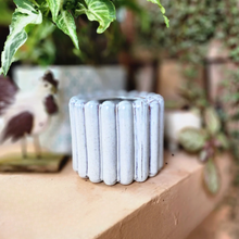 Load image into Gallery viewer, Emer Flowerpot