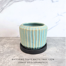 Load image into Gallery viewer, Alexandra Flowerpot