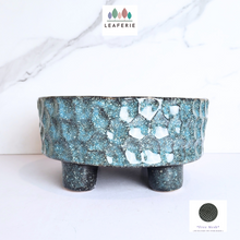 Load image into Gallery viewer, The Leaferie Bolin shallow pot with legs. ceramic material