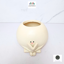 Load image into Gallery viewer, The Leaferie Nara resin flowerpot.