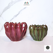 Load image into Gallery viewer, The Leaferie Elo flowerpot. 2 colours and sizes. green and red ceramic pot