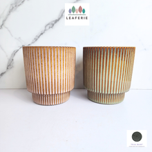 Load image into Gallery viewer, The Leaferie Celine ceramic flowerpot. 2 colours
