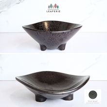 Load image into Gallery viewer, The Leaferie Sabi Flowerpot. 2 sizes tray