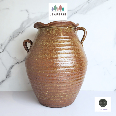 The Leaferie Amadi big Flowerpot. ceramic material