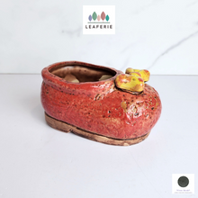 Load image into Gallery viewer, The Leaferie Bea Shoe red pot. ceramic material