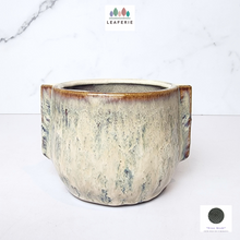Load image into Gallery viewer, The Leaferie Hana flowerpot. ceramic beige flowerpot