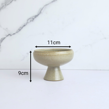 Load image into Gallery viewer, The Leaferie Jaxon Flowerpot. ceramic fruit bowl pot