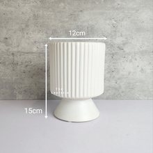 Load image into Gallery viewer, The Leaferie Hedvig white pot. ceramic