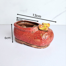 Load image into Gallery viewer, The Leaferie Bea Shoe red pot. ceramic material