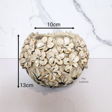 Load image into Gallery viewer, The Leaferie Handmade Gisele flowerpot. ceramic floral design