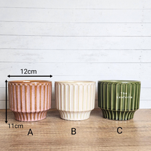 Load image into Gallery viewer, The Leaferie Dieu Ceramic pot. 3 colours pink, white and green colour.