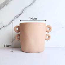 Load image into Gallery viewer, The Leaferie Yairos pot with handle.ceramic material