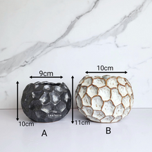 Load image into Gallery viewer, The Leaferie Deion Flowerpot. 2 colours black and white ceramic pot