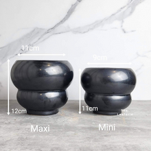 Load image into Gallery viewer, The Leaferie Dalip black pot. 2 sizes. ceramic pot