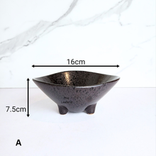 Load image into Gallery viewer, The Leaferie Sabi Flowerpot. 2 sizes tray