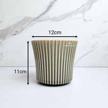 Load image into Gallery viewer, The Leaferie Waara ceramic pot.
