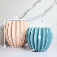 Load image into Gallery viewer, The Leaferie Bae II Planter. 2 colours, pink and blue ceramic pot. front view of both colours and size