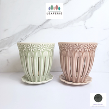 Load image into Gallery viewer, The Leaferie Leia orchid pot with tray. 2 colours green and red.