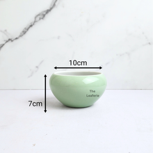 Load image into Gallery viewer, The Leaferie Ivy green pot. ceramic material