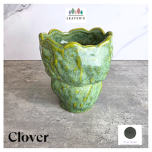 Load image into Gallery viewer, Clover flowerpot. green colour ceramic pot. the Leaferie