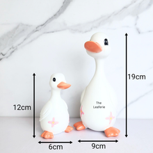 Load image into Gallery viewer, The Leaferie Ollie duck set of 2 ducklings. Material Resin.