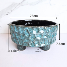 Load image into Gallery viewer, The Leaferie Bolin shallow pot with legs. ceramic material