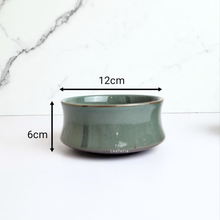 Load image into Gallery viewer, The Leaferie Zia Flowerpot. ceramic green pot