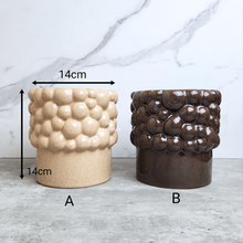 Load image into Gallery viewer, The Leaferie Kokko pot. 2 colours ceramic pot. beige and chocolate colour