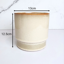 Load image into Gallery viewer, The Leaferie Tove ceramic pot. 2 colours.