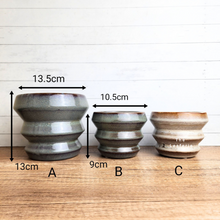 Load image into Gallery viewer, Bowee Flowerpot (2 sizes)