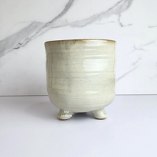 Load image into Gallery viewer, The Leaferie Kari ceramic pot with legs