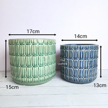Load image into Gallery viewer, The Leaferie Kinsley flowerpot. 2 colours and size. ceramic material