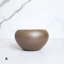 Load image into Gallery viewer, The Leaferie Inaya ceramic flowerpot . 2 colours. brown and beige