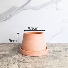 Load image into Gallery viewer, The Leaferie Ylva terracotta pot with tray