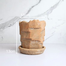 Load image into Gallery viewer, The Leaferie Yngvild terracotta pot with tray. Rustic and rugger planter. front view and size
