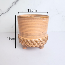 Load image into Gallery viewer, The Leaferie Keenan pot with stand. ceramic material