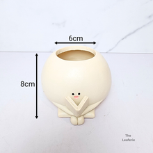 Load image into Gallery viewer, The Leaferie Nara resin flowerpot.