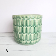 Load image into Gallery viewer, The Leaferie Kinsley flowerpot. 2 colours and size. ceramic material