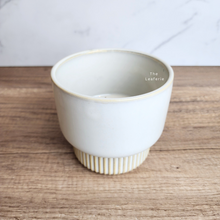 Load image into Gallery viewer, The Leaferie Evan White pot. ceramic material