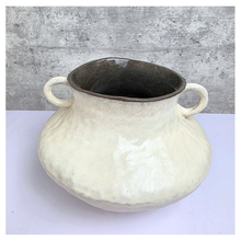 Load image into Gallery viewer, Haku Leaferie Signature White ceramic pot with handles .