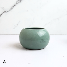 Load image into Gallery viewer, The Leaferie Indira round ceramic pot. 3 colours