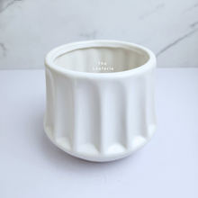 Load image into Gallery viewer, The Leaferie Eirini white ceramic pot.