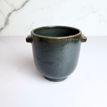 Load image into Gallery viewer, The Leaferie Marcel black flowerpot. ceramic material