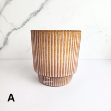 Load image into Gallery viewer, The Leaferie Celine ceramic flowerpot. 2 colours