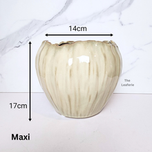 Load image into Gallery viewer, Maple Flowerpot (2 sizes)