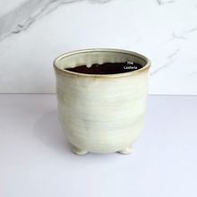 Load image into Gallery viewer, The Leaferie Kari ceramic pot with legs