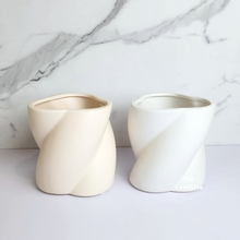 Load image into Gallery viewer, The Leaferie Synnove ceramic planter. 2 colours. front view of 2 colours