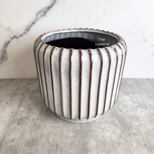 Load image into Gallery viewer, The Leaferie Aubert flowerpot. ceramic material