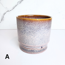Load image into Gallery viewer, The Leaferie Tove ceramic pot. 2 colours.