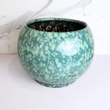 Load image into Gallery viewer, Avalon Flowerpot (2 sizes)